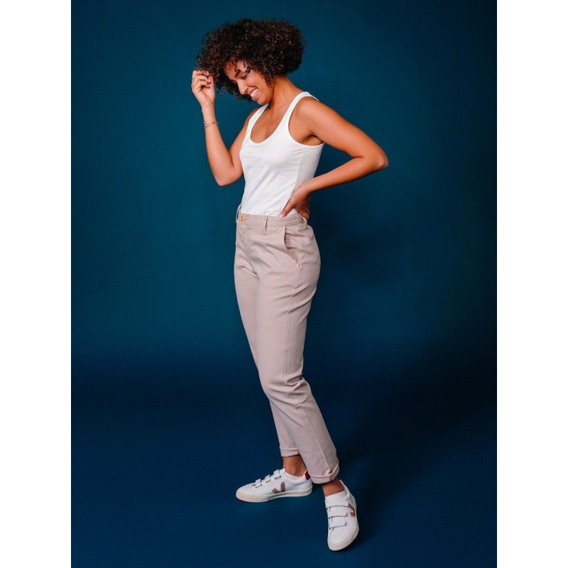 Chino Femme 263 flexdenim NaturelMarque 1083 en coton bio et élasthanne Chino Femme 263 flexdenim NaturelMarque 1083 en coton bio et élasthanne