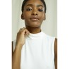 T-shirt sans manche col montant modèle Kana PEOPLE TREE blanc coton biologique élasthanne